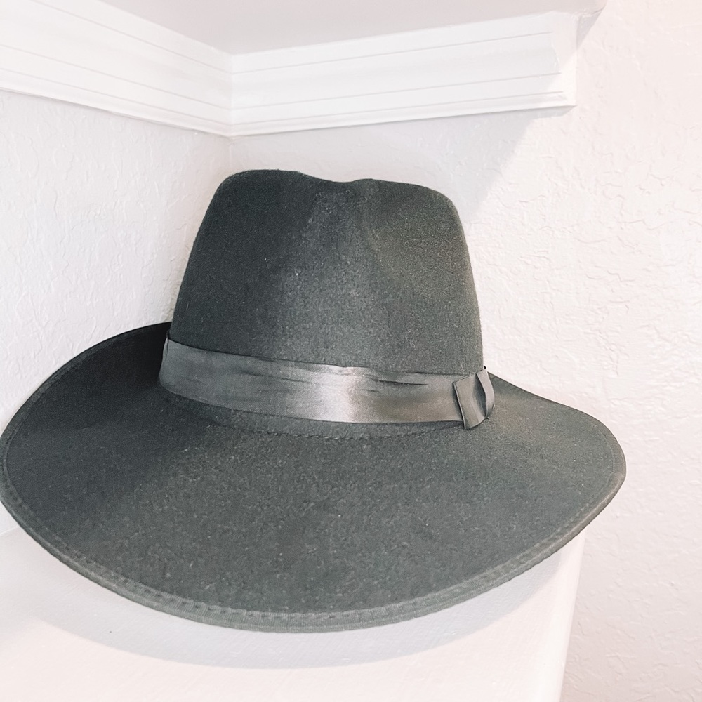 Wide brim  velour Black hat